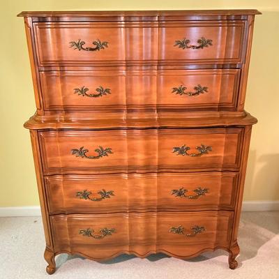 C776 Vintage French Provincial Style Five Drawer Dresser