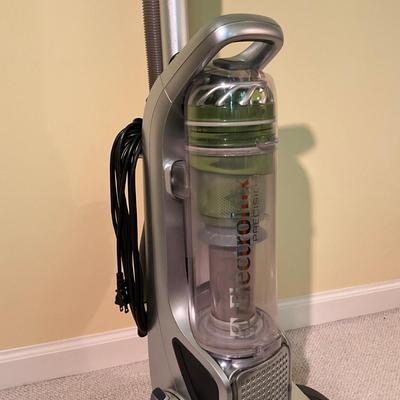 C777 Electrolux Precision Brushroll Clean Pet EL8811A With Manuel & Nossles