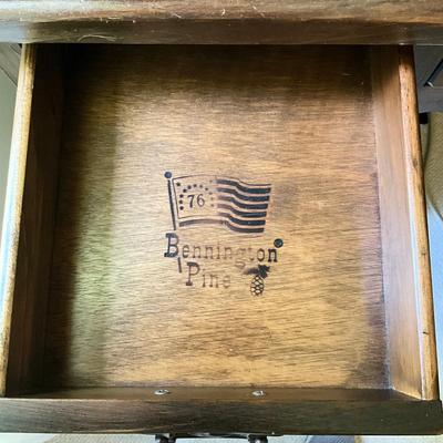 C780 Vintage Bennington Pine Colonial Style Knee Hole Desk With Matching Chair