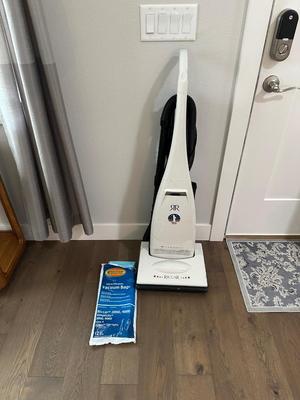RICCAR VACUUM WITH EXTRA BAGS