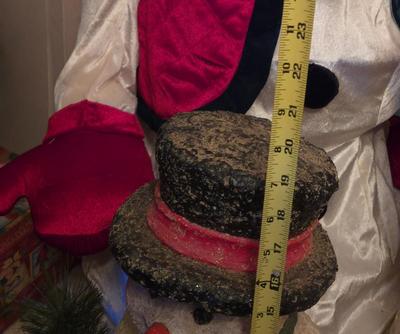 LOT 3D: Large Animated Snowman and 2 Smaller Snowman Figures