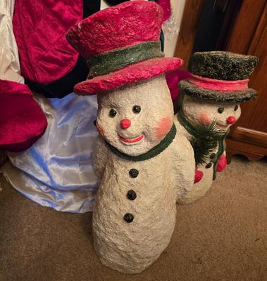 LOT 3D: Large Animated Snowman and 2 Smaller Snowman Figures