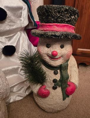 LOT 3D: Large Animated Snowman and 2 Smaller Snowman Figures