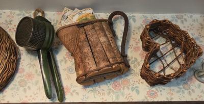 LOT 31K: Vintage Country Kitchen Decor