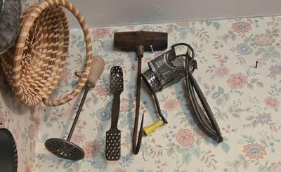 LOT 31K: Vintage Country Kitchen Decor