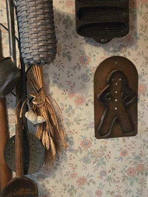 LOT 31K: Vintage Country Kitchen Decor