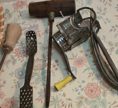 LOT 31K: Vintage Country Kitchen Decor