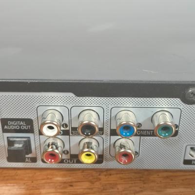 LOT 53X: Samsung DVD Player with Remote