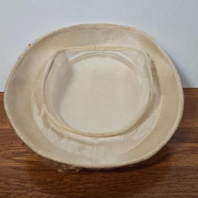LOT 62X: Ladies' Hats and Hatbox