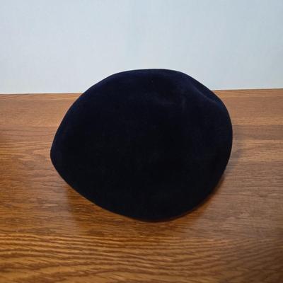 LOT 62X: Ladies' Hats and Hatbox