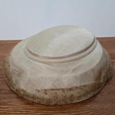 LOT 62X: Ladies' Hats and Hatbox