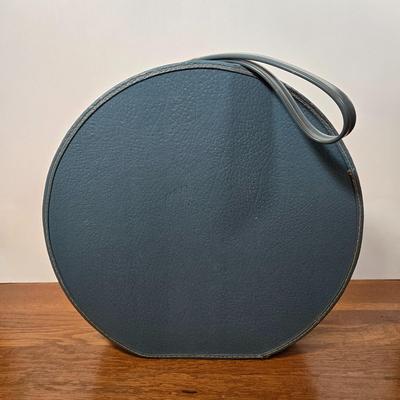 LOT 62X: Ladies' Hats and Hatbox