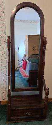 LOT 120Z: Full Length Mirror