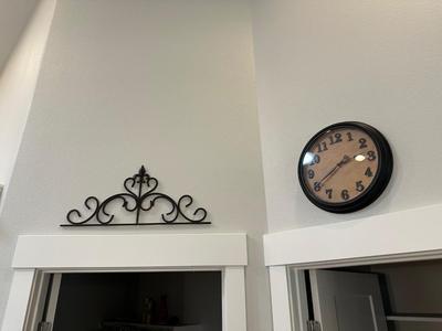 METAL WALL DECOR AND CLOCK