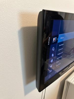 SAMSUNG 32” TV WITH REMOTE