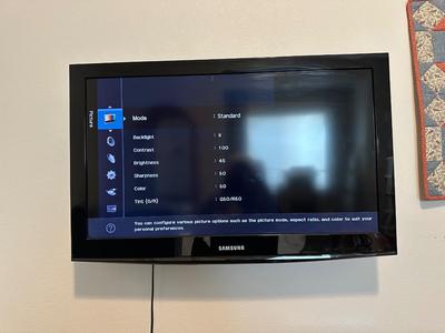 SAMSUNG 32” TV WITH REMOTE