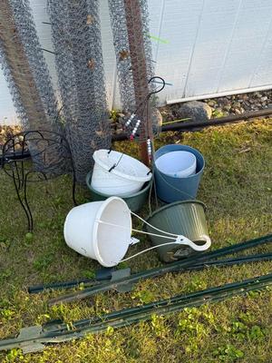 Sale Photo Thumbnail #97: O14-Fencing, posts and planters