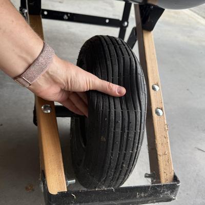 Blue Hawk Wheelbarrow with Evercraft Tire Inflator (G-HS)