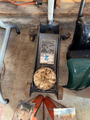 Sale Photo Thumbnail #307: G65-2 ton jack plus jack stands