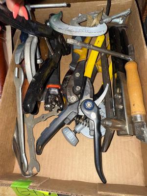 Sale Photo Thumbnail #379: G41-Flat of tools
