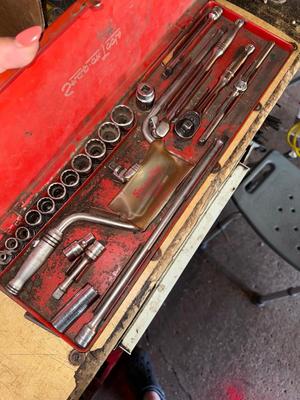 Sale Photo Thumbnail #383: G39-Snap on tool box and tools