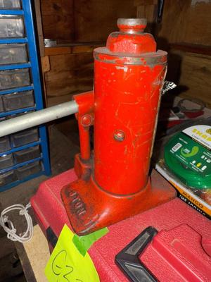 Sale Photo Thumbnail #404: G32–Misc garage items