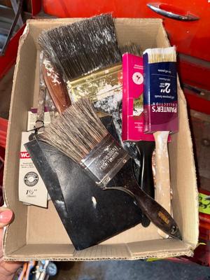 Sale Photo Thumbnail #425: G25-2 flats of garage items
