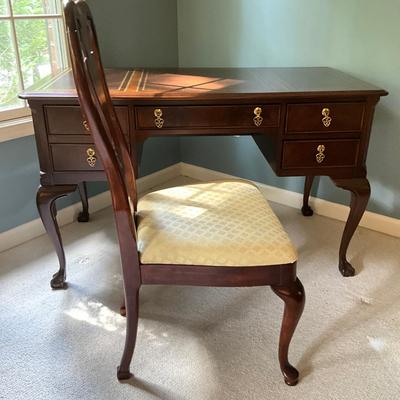 A795 Mid 20th Century Vintage Sligh Co. Leather Top Desk With Queen Anne Cherrywood Side Chair