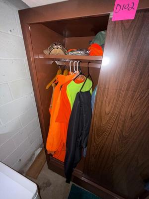 Sale Photo Thumbnail #567: D102-Wardrobe with contents