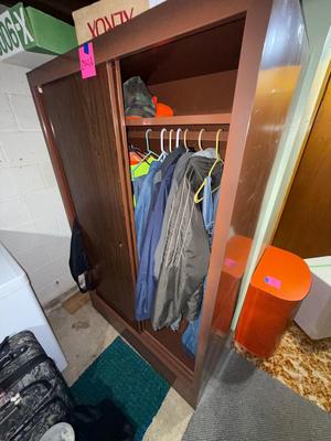 Sale Photo Thumbnail #565: D102-Wardrobe with contents