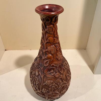 L817 Hand-Carved Wooden Vase With Floral Motif