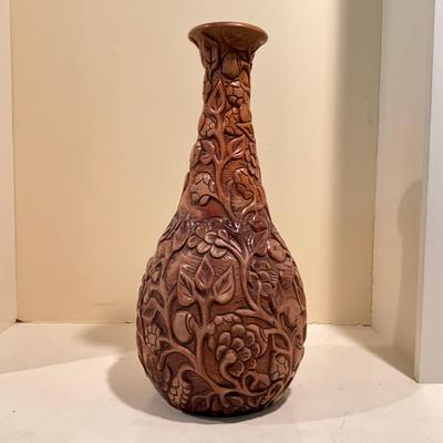 L817 Hand-Carved Wooden Vase With Floral Motif