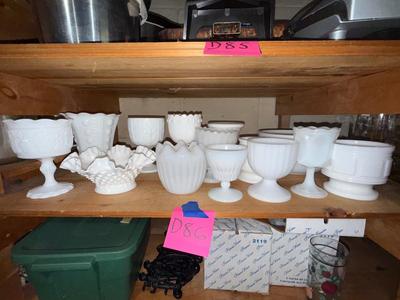 Sale Photo Thumbnail #627: D86-Glassware lot