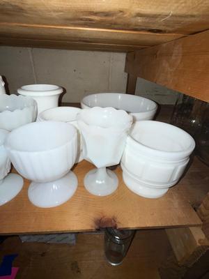 Sale Photo Thumbnail #630: D86-Glassware lot