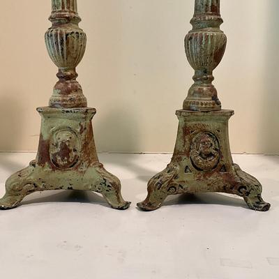 L829 Pair Of Iron Candlestick Holders