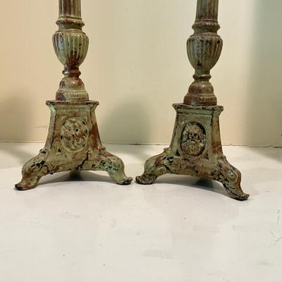 L829 Pair Of Iron Candlestick Holders