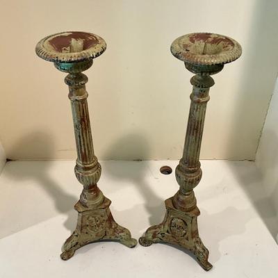 L829 Pair Of Iron Candlestick Holders