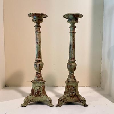 L829 Pair Of Iron Candlestick Holders