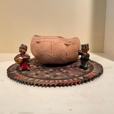 L834 Handmade Artisan Terracotta Bowl & African Woven Raffia Centre Mat