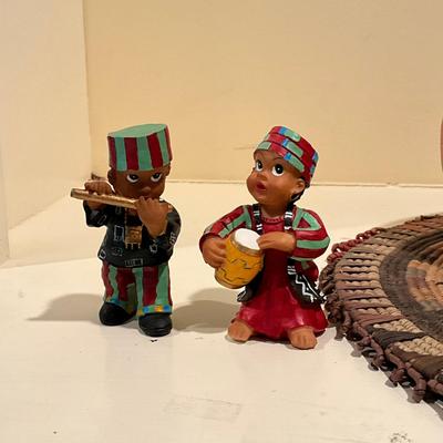 L834 Handmade Artisan Terracotta Bowl & African Woven Raffia Centre Mat
