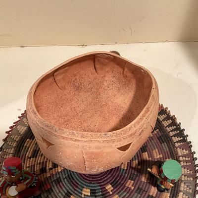 L834 Handmade Artisan Terracotta Bowl & African Woven Raffia Centre Mat