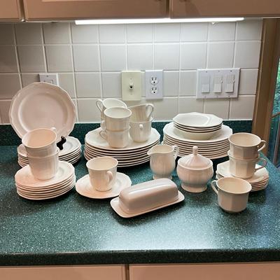 K836 Antique White Mikasa China Set