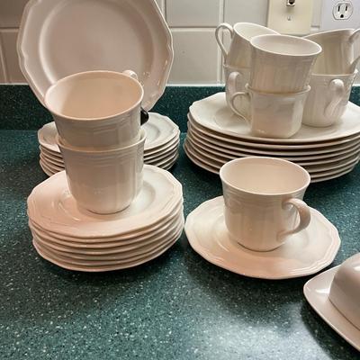 K836 Antique White Mikasa China Set