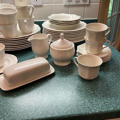 K836 Antique White Mikasa China Set