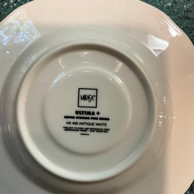 K836 Antique White Mikasa China Set
