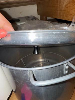 Sale Photo Thumbnail #650: D81-Kitchen Items