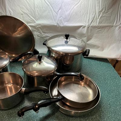 K847 Large 10pc Assortment Of Farberware (B)
