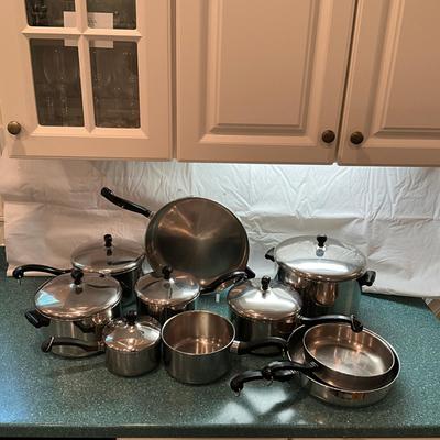 K847 Large 10pc Assortment Of Farberware (B)