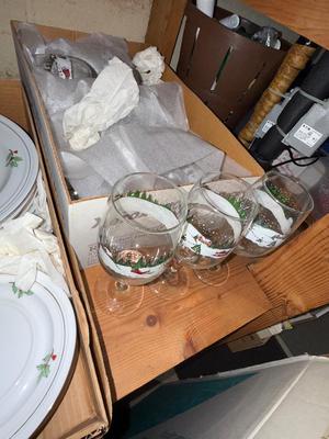 Sale Photo Thumbnail #669: D76-holiday dishes