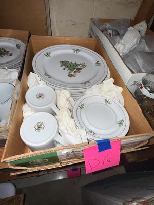 Sale Photo Thumbnail #668: D76-holiday dishes